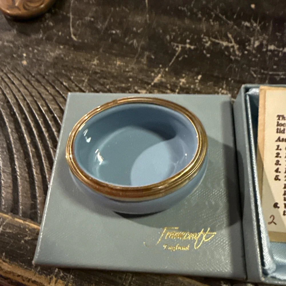 Vintage Framecraft Porcelain Trinket Box Sky Blue